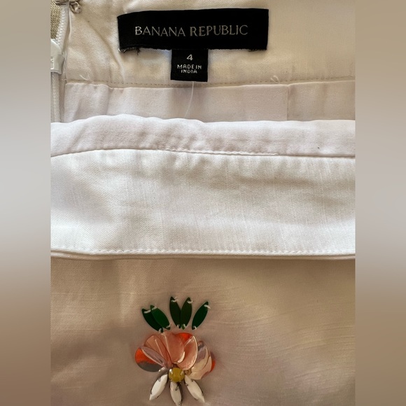 Banana Republic White Reflective Floral Skirt - Picture 3 of 5